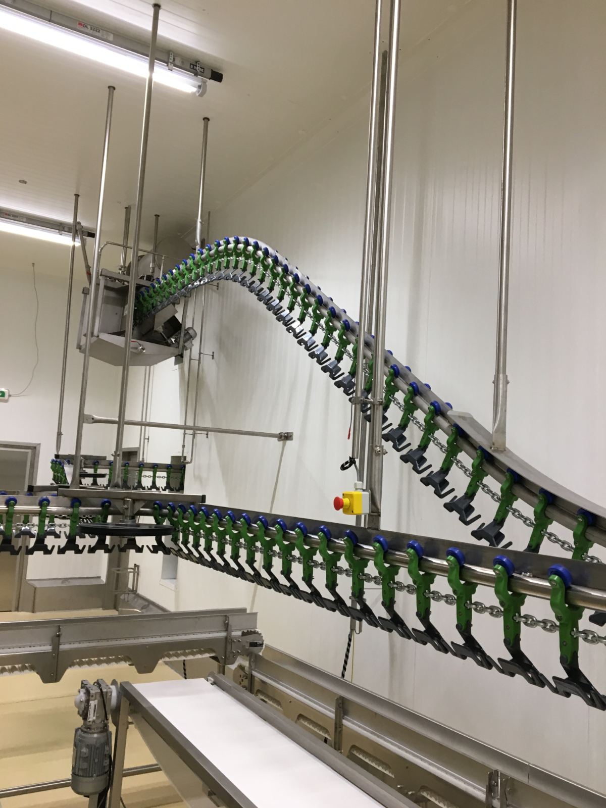 Livebird handling equipment in slaughterhouse